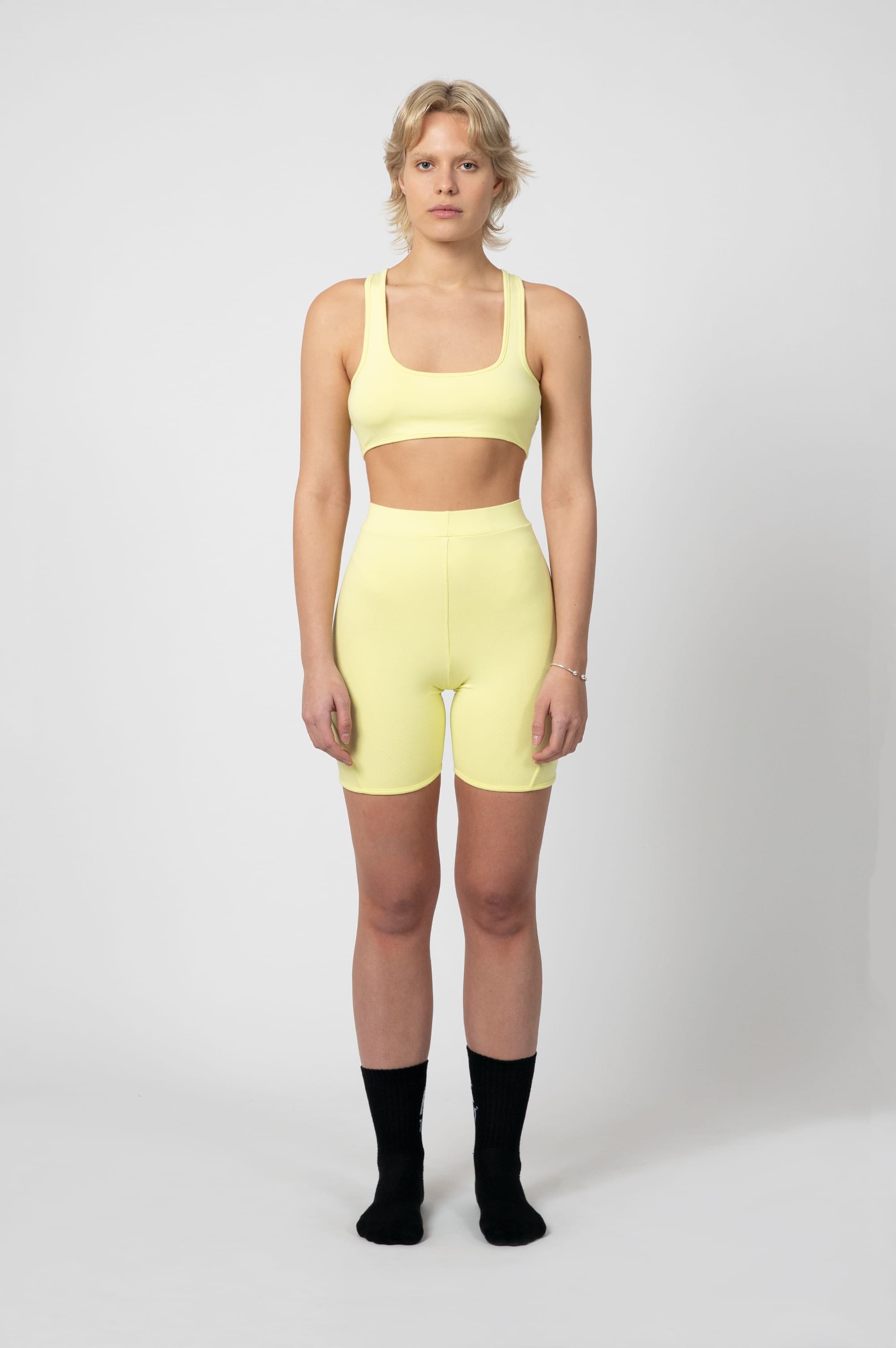 Biker Shorts aus Dead Stock Viskose in lime yellow.